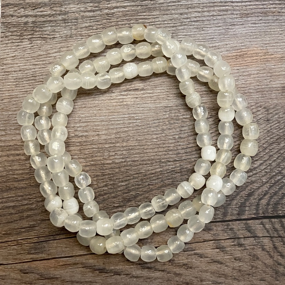 ✨ GORGEOUS VINTAGE LONG QUARTZ? BEADED NECKLACE ✨